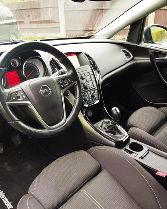 Opel Astra cena 32500 przebieg: 200000, rok produkcji 2015 z Olsztyn małe 667